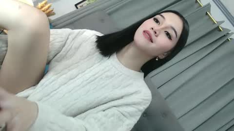 Snapshot of sweet_tatiana28 chatting on 03/25/26, 09:37 sweet_tatiana28 online show from 03/25/26, 09:37