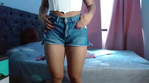 Snapshot of sweet_temptation5 chatting on 05/21/26, 05:42 Laura Lombardi online show from 05/21/26, 05:42