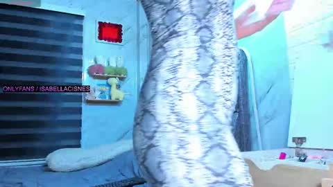 Snapshot of sweet_tits2 chatting on 10/15/25, 03:56 Isabella online show from 10/15/25, 03:56