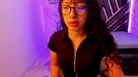 sweet_venus4 online show from 01/04/25, 03:28