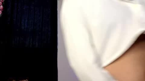 Snapshot of sweet_xuee18 chatting on 12/03/24, 10:29 Sweet online show from 12/03/24, 10:29