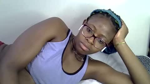 sweet_zarah online show from 05/13/26, 01:14