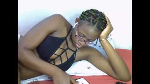 sweet_zarah online show from 05/19/26, 11:55