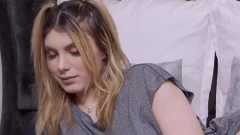 Anisia online show from 04/16/26, 06:25