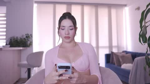 Snapshot of sweetann08 chatting on 06/18/26, 07:07 Camila online show from 06/18/26, 07:07