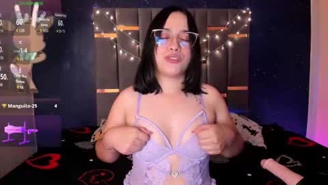 Snapshot of sweetanniie_ chatting on 12/16/25, 04:39 Annie online show from 12/16/25, 04:39