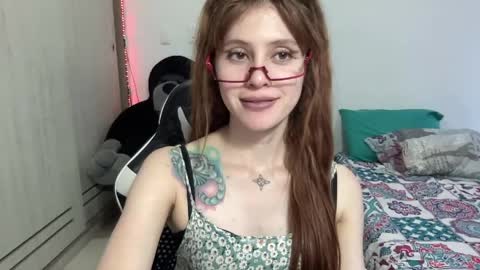 SweetAura0 0  online show from 02/26/26, 11:04