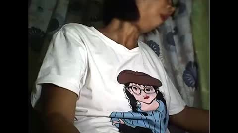 Snapshot of sweetbella24 chatting on 10/24/25, 01:18 im anne online show from 10/24/25, 01:18