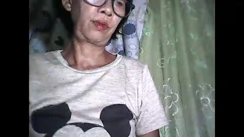 Snapshot of sweetbella24 chatting on 12/21/25, 12:56 im anne online show from 12/21/25, 12:56