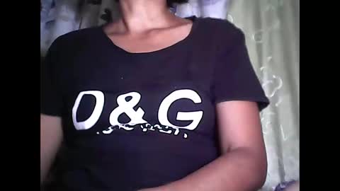 Snapshot of sweetbella24 chatting on 02/16/26, 01:07 im anne online show from 02/16/26, 01:07