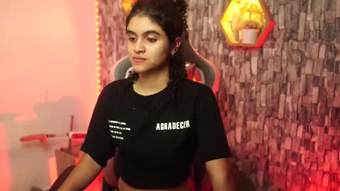 Snapshot of sweetbonii chatting on 01/16/26, 04:49 Salom independent model online show from 01/16/26, 04:49