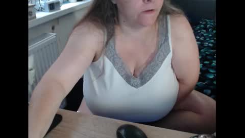 Sweetboobs85h online show from 09/13/25, 08:03