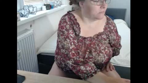 Sweetboobs85h online show from 10/04/25, 10:02