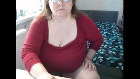 Snapshot of sweetboobs85h chatting on 05/11/26, 08:42 Sweetboobs85h online show from 05/11/26, 08:42