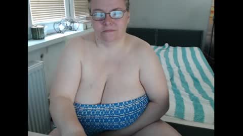 Snapshot of sweetboobs85h chatting on 05/18/26, 09:48 Sweetboobs85h online show from 05/18/26, 09:48