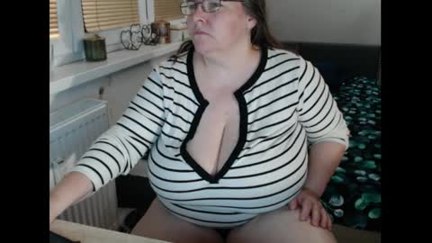 Snapshot of sweetboobs85h chatting on 05/31/26, 07:37 Sweetboobs85h online show from 05/31/26, 07:37