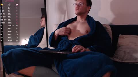 Snapshot of sweetbubble1 chatting on 01/19/25, 01:01 Alex online show from 01/19/25, 01:01