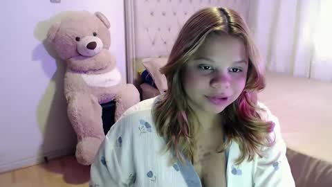 Snapshot of sweetcristalh chatting on 11/01/25, 06:21 Cristal online show from 11/01/25, 06:21