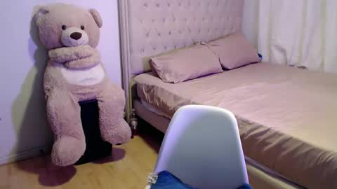 Snapshot of sweetcristalh chatting on 11/06/25, 01:50 Cristal online show from 11/06/25, 01:50