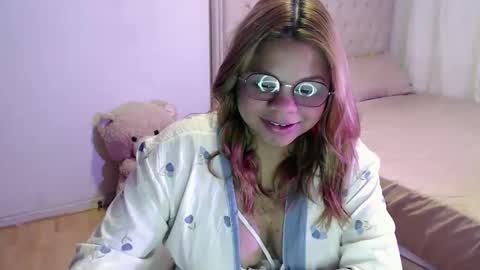 Snapshot of sweetcristalh chatting on 11/11/25, 05:35 Cristal online show from 11/11/25, 05:35