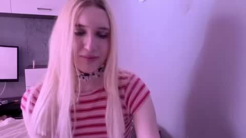 Snapshot of sweetcrystalll chatting on 06/21/26, 02:41 sweetcrystalll online show from 06/21/26, 02:41