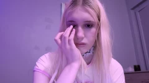 Snapshot of sweetcrystalll chatting on 06/23/26, 12:19 sweetcrystalll online show from 06/23/26, 12:19
