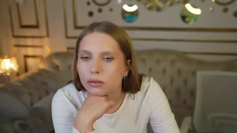 Amelia online show from 09/17/25, 10:06