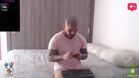 Snapshot of sweetdesires_ chatting on 09/26/25, 02:54 online show from 09/26/25, 02:54