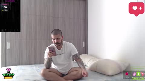 Snapshot of sweetdesires_ chatting on 11/17/25, 02:01 online show from 11/17/25, 02:01