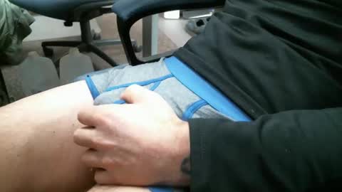 Snapshot of sweetdong chatting on 01/19/25, 03:32 Stick around its a grower online show from 01/19/25, 03:32