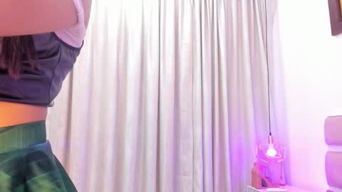 Snapshot of sweete_coraline9 chatting on 11/26/25, 01:01 Coraline online show from 11/26/25, 01:01