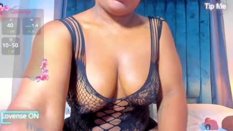 Mia online show from 05/12/26, 11:51