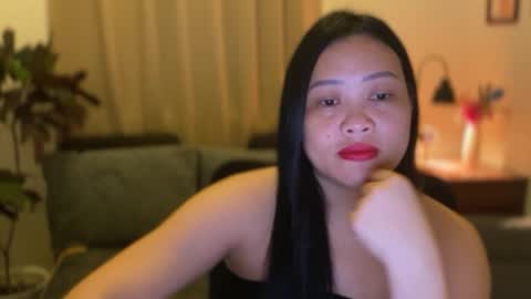 Snapshot of sweetestsmile_ chatting on 11/21/25, 02:10 Khaye online show from 11/21/25, 02:10