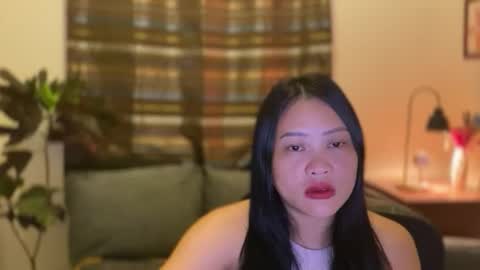 Snapshot of sweetestsmile_ chatting on 11/26/25, 02:01 Khaye online show from 11/26/25, 02:01