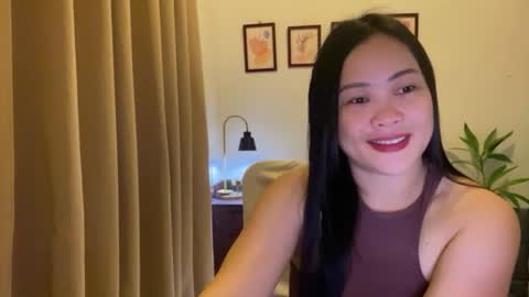Snapshot of sweetestsmile_ chatting on 06/15/26, 03:31 Khaye online show from 06/15/26, 03:31