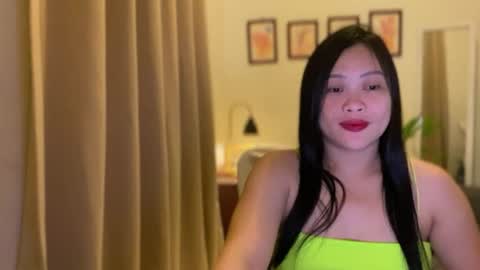 Snapshot of sweetestsmile_ chatting on 06/25/26, 10:31 Khaye online show from 06/25/26, 10:31