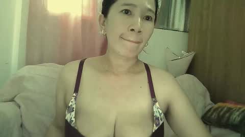 Snapshot of sweetfilipinawet chatting on 11/17/25, 06:52 Stacy online show from 11/17/25, 06:52