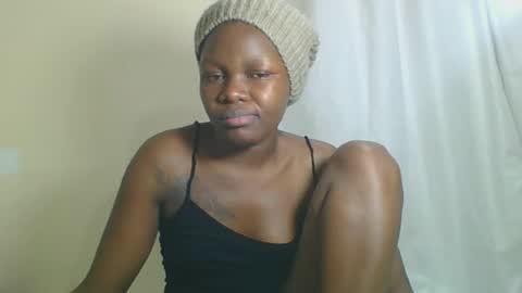Snapshot of sweetgal2025 chatting on 06/20/26, 02:36 EUNICE online show from 06/20/26, 02:36