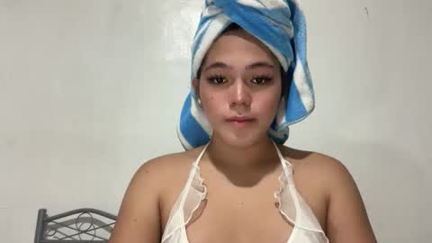 Snapshot of sweetgirl_ayesha chatting on 10/19/25, 10:27 Ayesha online show from 10/19/25, 10:27