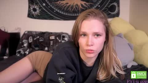 Snapshot of sweetgracee chatting on 10/26/25, 02:39 sweetgracee online show from 10/26/25, 02:39
