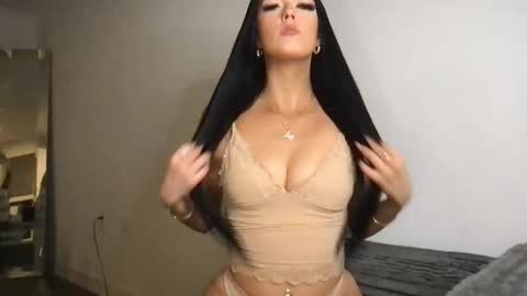 Gracie  online show from 10/30/25, 02:57