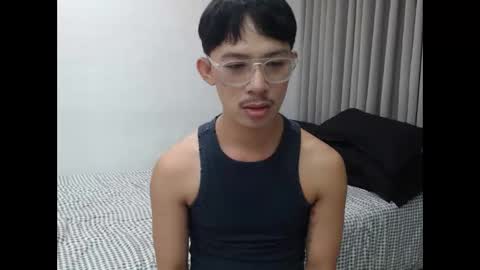 Snapshot of sweetguy102103 chatting on 12/04/24, 10:24 khrayan online show from 12/04/24, 10:24