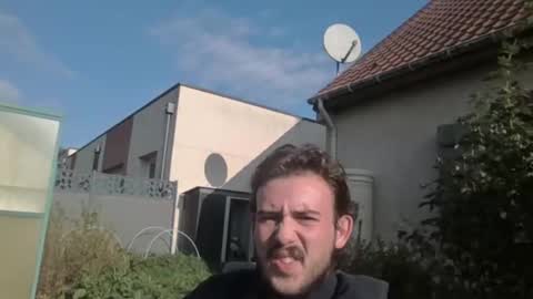 Snapshot of sweetguyss12 chatting on 09/29/25, 08:52 sweetguyss12 online show from 09/29/25, 08:52