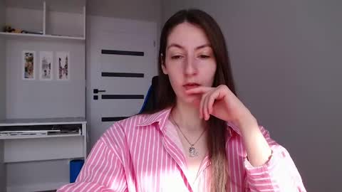 Snapshot of sweetheart_77 chatting on 05/06/26, 07:24 Emma online show from 05/06/26, 07:24