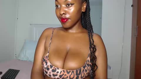 Snapshot of sweetice_01 chatting on 03/08/25, 06:47 euny online show from 03/08/25, 06:47