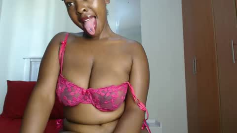 Snapshot of sweetice_01 chatting on 02/11/26, 05:45 euny online show from 02/11/26, 05:45