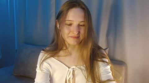 Snapshot of sweetie_lover chatting on 12/20/24, 10:43 Annie online show from 12/20/24, 10:43