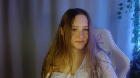 Snapshot of sweetie_lover chatting on 10/07/25, 08:39 Annie online show from 10/07/25, 08:39