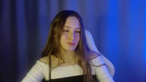 Snapshot of sweetie_lover chatting on 10/22/25, 08:30 Annie online show from 10/22/25, 08:30