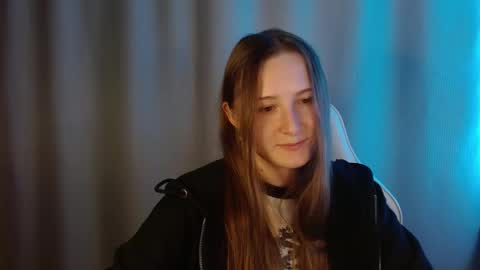 Snapshot of sweetie_lover chatting on 10/28/25, 08:44 Annie online show from 10/28/25, 08:44